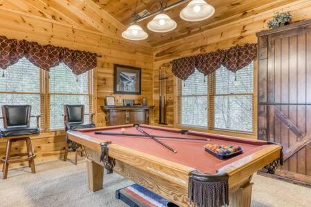 The Great Escape - Min From Parkway With Hot Tub Villa Gatlinburg Buitenkant foto