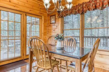 The Great Escape - Min From Parkway With Hot Tub Villa Gatlinburg Buitenkant foto