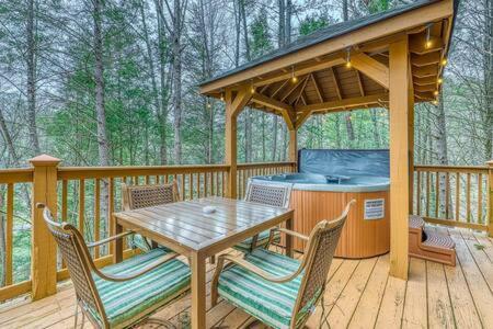 The Great Escape - Min From Parkway With Hot Tub Villa Gatlinburg Buitenkant foto