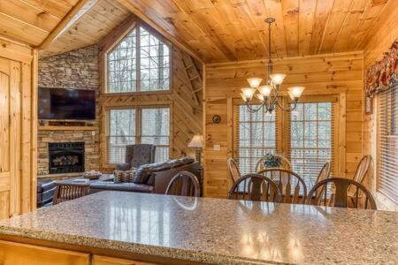 The Great Escape - Min From Parkway With Hot Tub Villa Gatlinburg Buitenkant foto