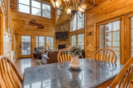 The Great Escape - Min From Parkway With Hot Tub Villa Gatlinburg Buitenkant foto