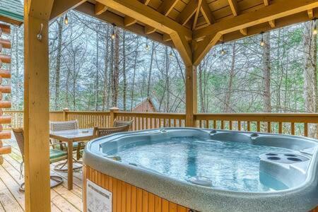The Great Escape - Min From Parkway With Hot Tub Villa Gatlinburg Buitenkant foto