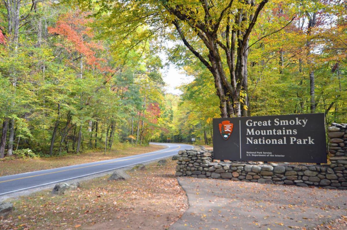 The Great Escape - Min From Parkway With Hot Tub Villa Gatlinburg Buitenkant foto